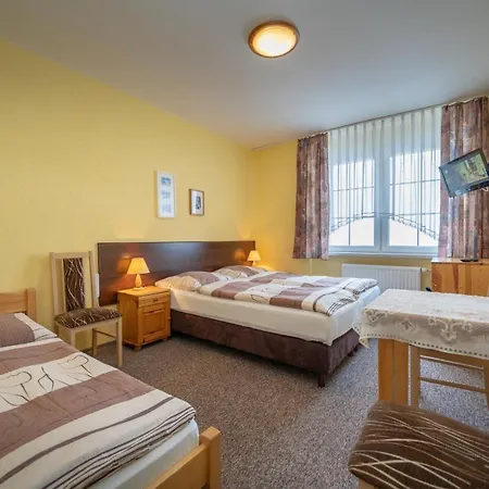 Goscinne Claudia * 斯克拉斯卡波伦巴